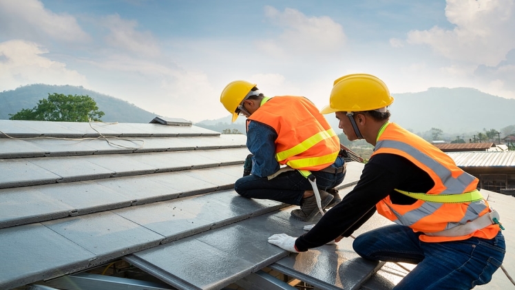 Signs It’s Time for a Commercial Roofing Replacement